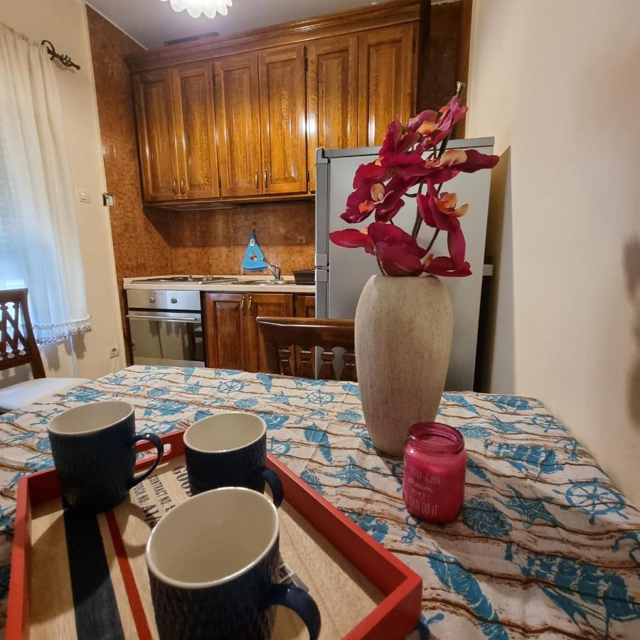 Apartment On The Shore Of The Bay Of Kotor With Free Wi-Fi Exterior foto